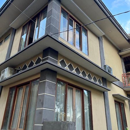Kuta Circle Homestay Exteriör bild